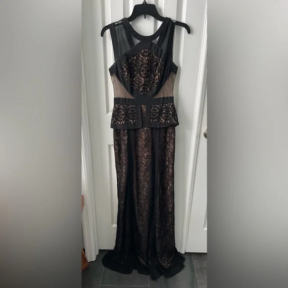 BCBG MaxAzria Formal Gown Viviana, Black Lace, Size 2